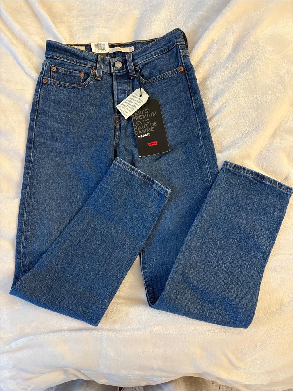 NWT Levi's High-Rise Wedgie Straight Jeans in Medium Blue Denim